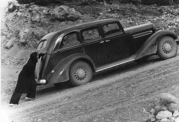 Janet Roberts pushing the Roberts' car uphill towards the observatory in Climax in 1940.